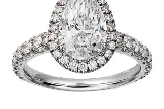 anillo de compromiso con diamante con corte de pera
