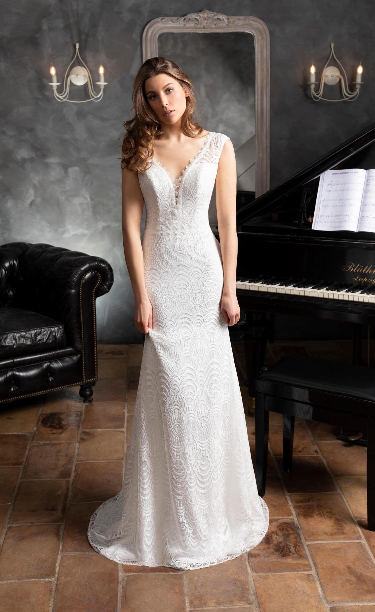 vestido de novia con encaje escote V y corte sirena