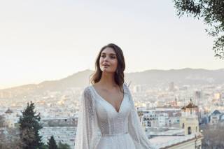 vestido de novia con encaje corte A y escote V con mangas largas