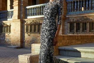 Vestido blanco y negro elegante para invitada al matrimonio