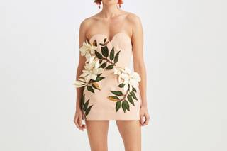 vestido de fiesta corto con flores 3D