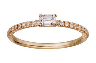 anillo de compromiso delgado en oro amarillo y diamante