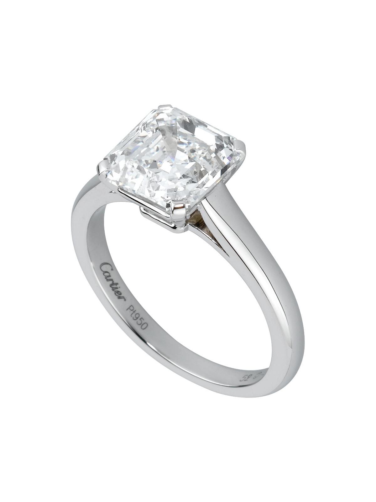 anillo de compromiso en oro blanco con diamante corte radiante
