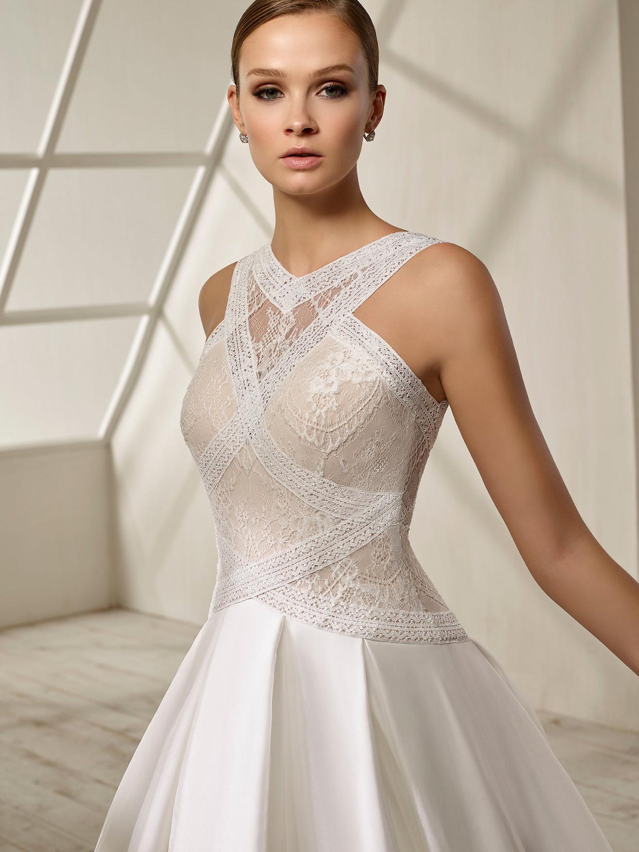 30 vestidos para novias con poco busto: secretos del diseño que le darán  realce