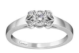anillo de compromiso solitario con diamante central