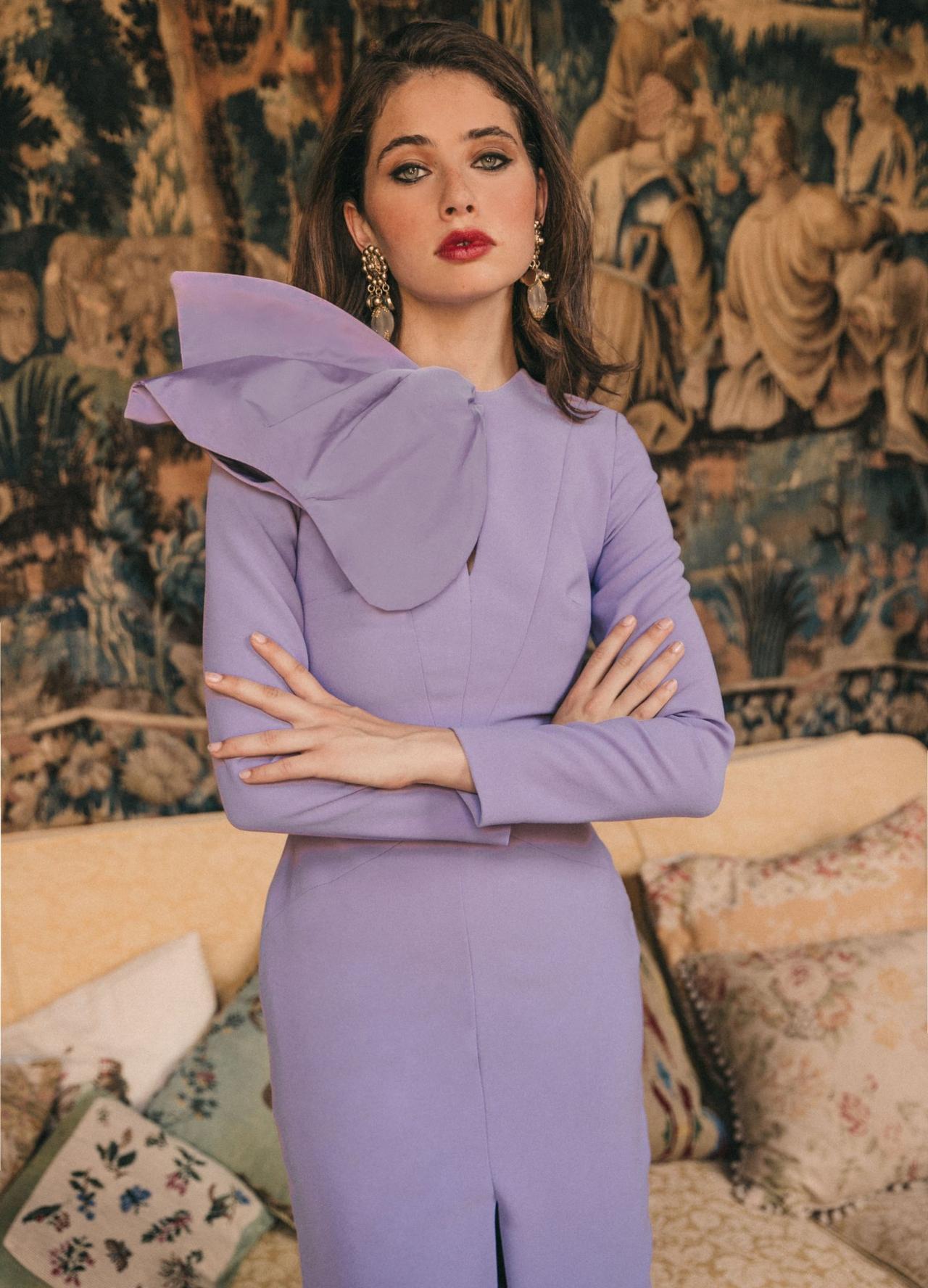 vestido de fiesta corto violeta con detalle en el hombro XXL