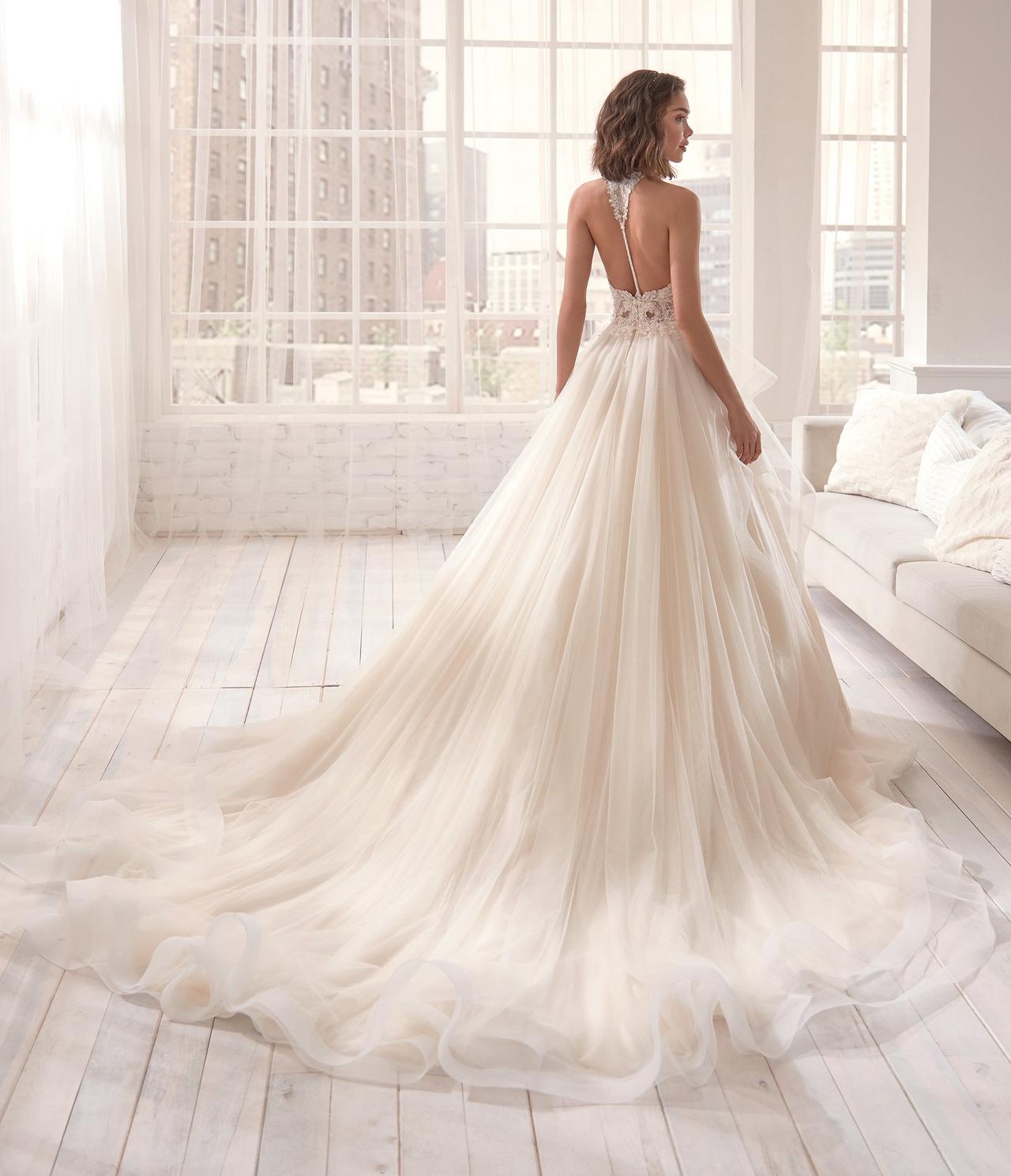 40 vestidos de novia plisados: lo mejor de la temporada