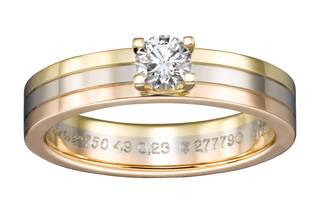 anillo de compromiso de oro amarillo y oro blanco con diamante