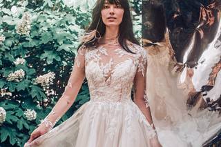 vestido de novia escote ilusión corte princesa con tul y manga larga