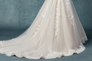 ZINAIDA (MAGGIE SOTTERO)