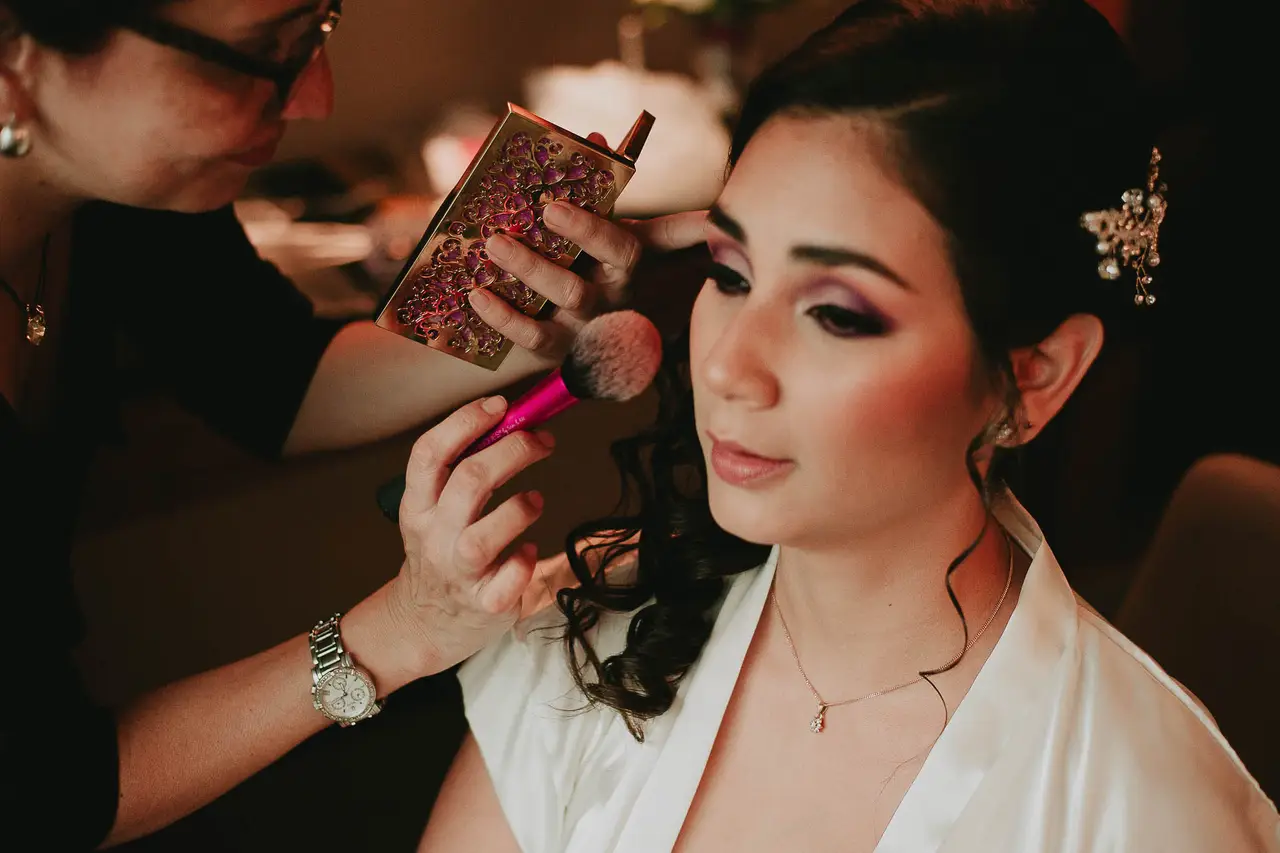 Por qué es muy importante hacer una prueba de maquillaje y peinado de  Novia? – ¡Sentite linda en tu día especial!