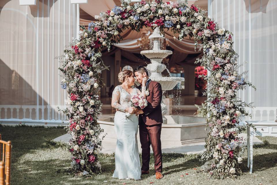 50 ideas de arcos de boda para el altar: la tendencia más romántica