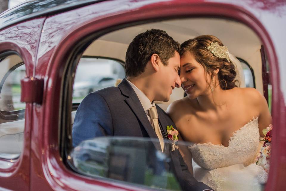 8 ideas para unas fotos de ensueño con el auto de su boda
