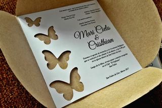 tarjeta de matrimonio con mariposas