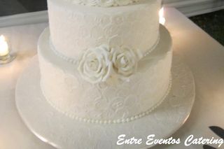 modelo de torta de matrimonio en masa elástica