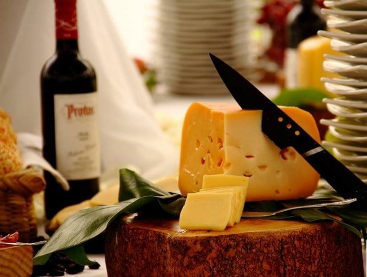 Mesa de quesos: opción fresca y deliciosa para celebrar su matrimonio