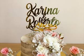 torta de matrimonio para primavera con flores y mini tortas individuales
