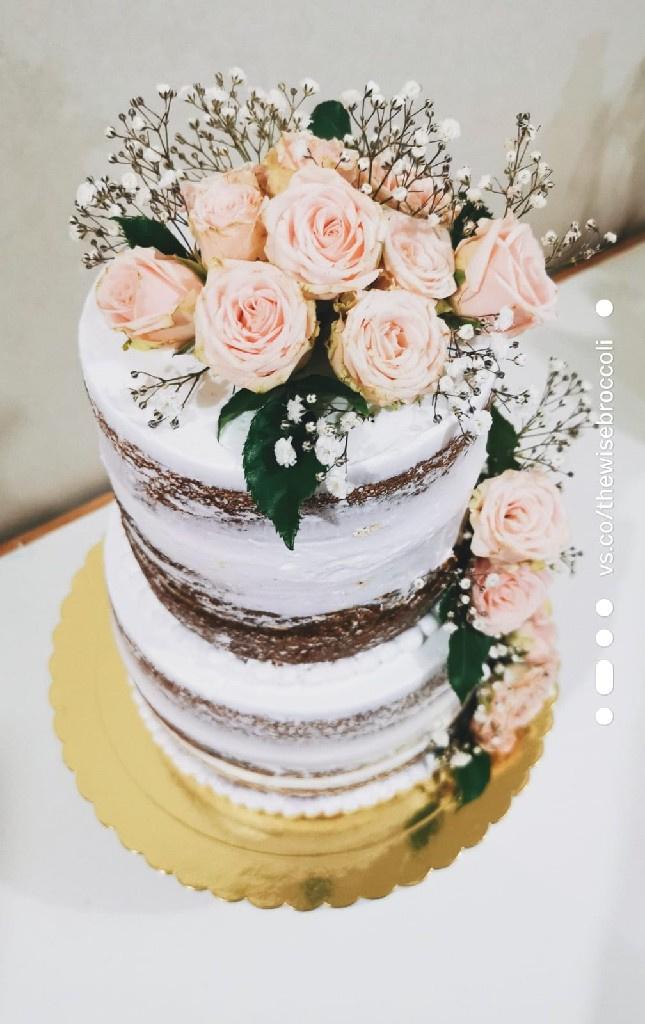 torta de matrimonio civil naked cake blanca con flores naturales