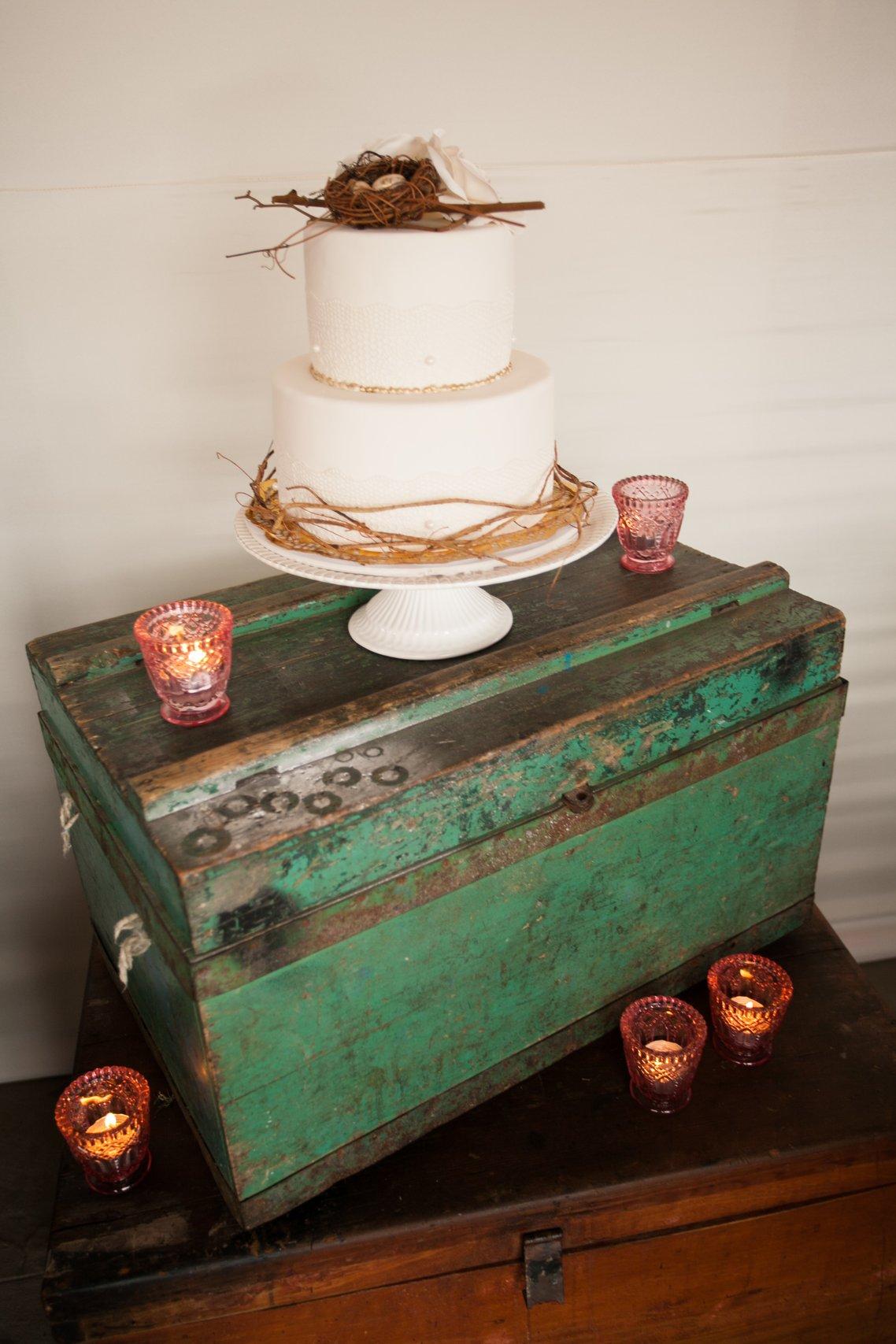 torta de matrimonio civil blanca