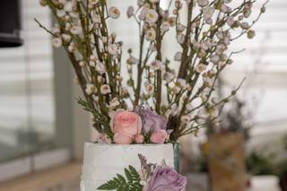 torta de matrimonio para primavera con rosas