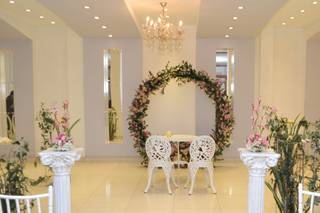 arco floral como decoración de iglesia para boda