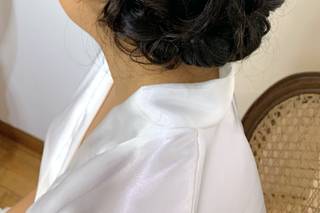 peinado de novia recogido con flores blancas