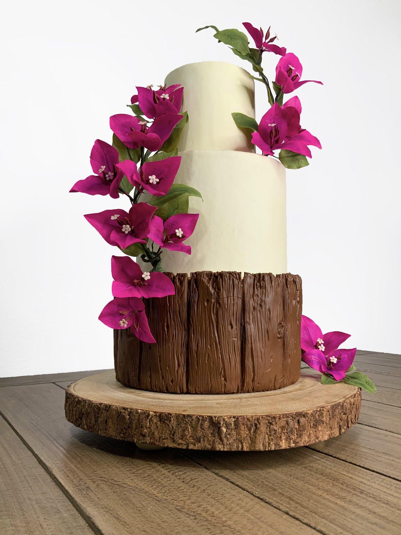 torta de matrimonio para primavera con flores buganbelias