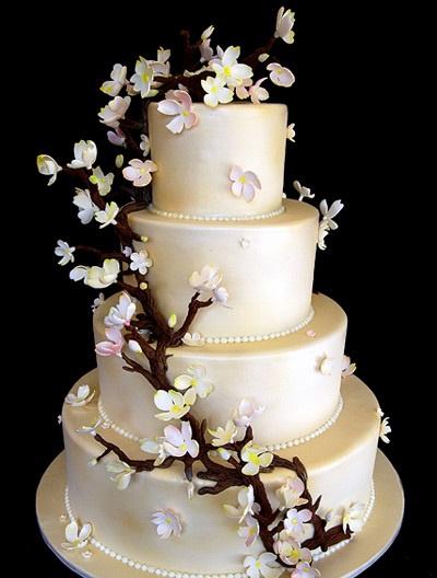 torta de matrimonio elegante de cuatro pisos