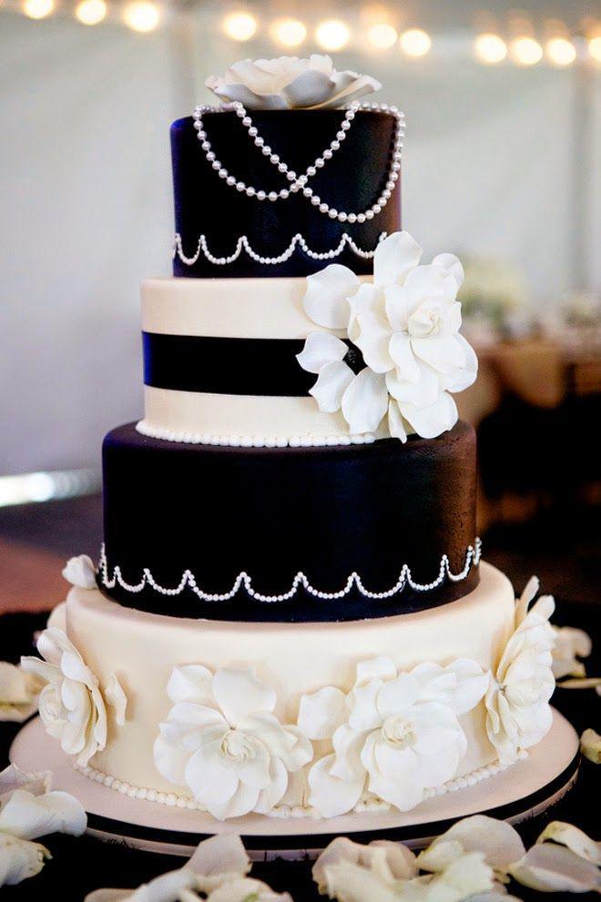 torta de matrimonio elegante de cuatro pisos en blanco y negro