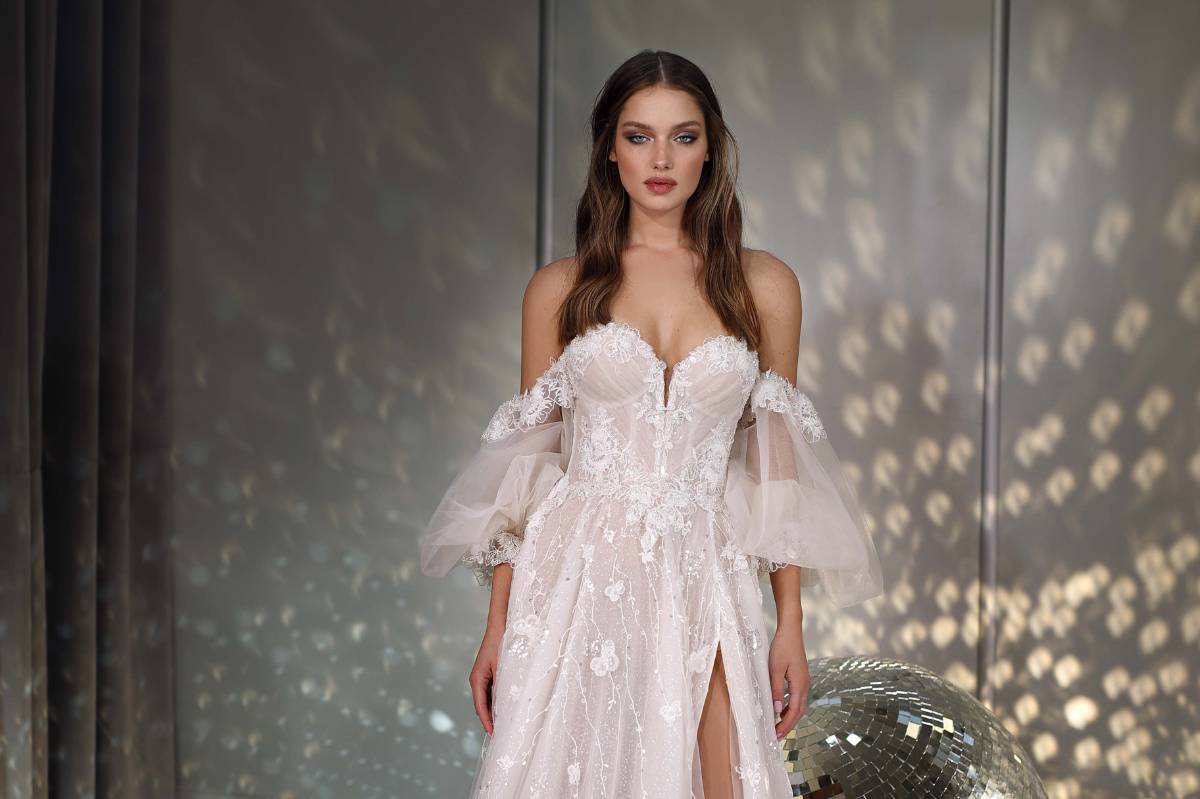 Descubre los más bellos vestidos de novia con brillos ¡los amarás!