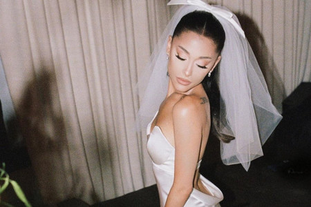 Copy look: triunfa como Ariana Grande con un vestido de novia ¡espectacular!