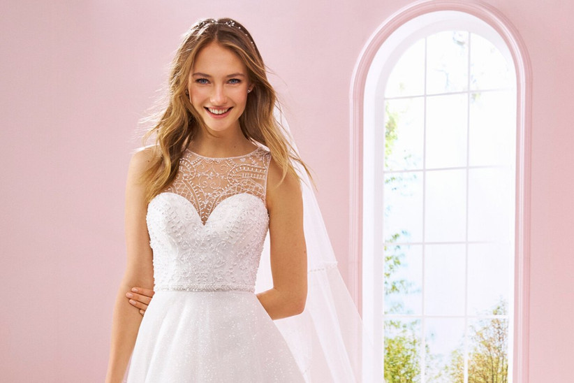 Vestidos De Novia 2020 Escote Ilusion 45 Disenos Romanticos Lo Que Estas Buscando