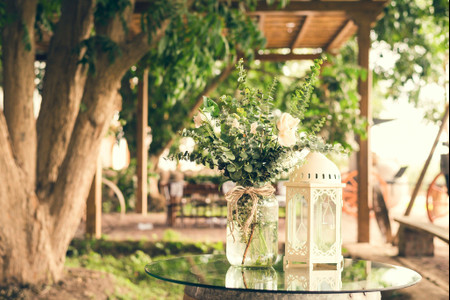 ¿Cómo hacer los centros de mesa para tu matrimonio? ¡Sigue estos consejos DIY y hazlos tú misma!