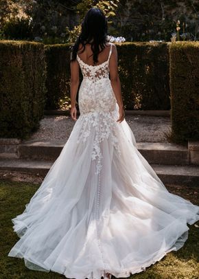 9913, Allure Bridals