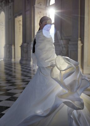 oliana, Atelier Pronovias