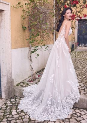Rayna, Maggie Sottero