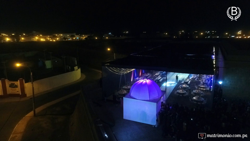 Fiesta con pista led y muebles led