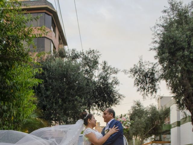 El matrimonio de Renzo y Erika en Santiago de Surco, Lima 18