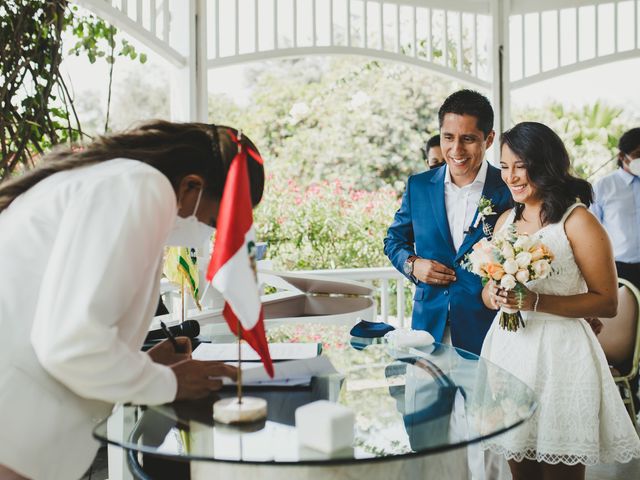 El matrimonio de Alex y Luzma en San Borja, Lima 23