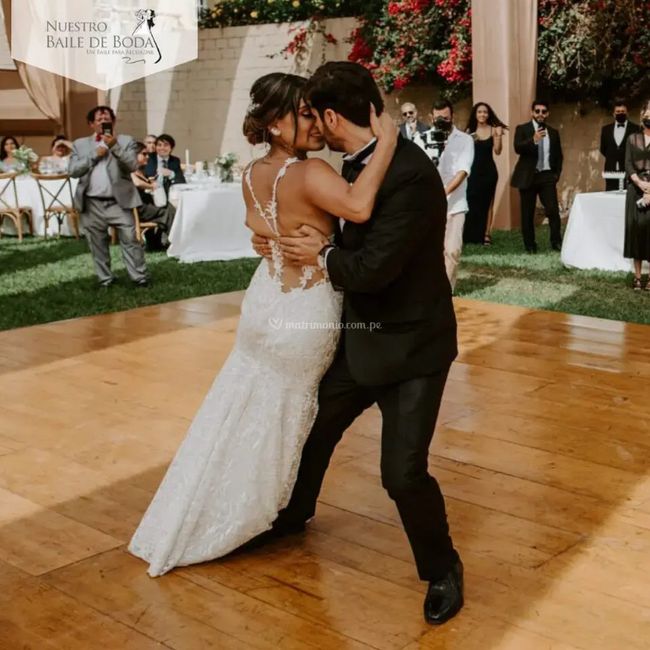 ¿Qué posición de baile te gustaría tener en tus fotos nupciales? 1