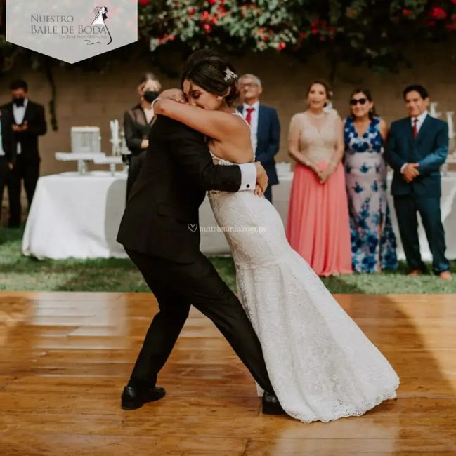 ¿Qué posición de baile te gustaría tener en tus fotos nupciales? 3