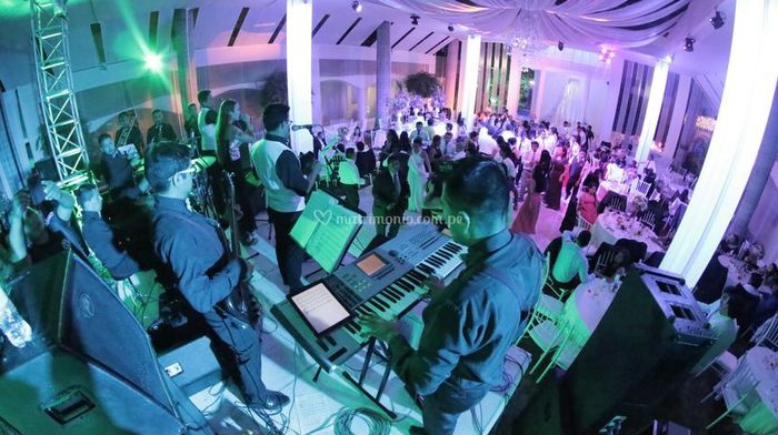 ¿DJ o banda de música en vivo para la fiesta del matri?🎶 2