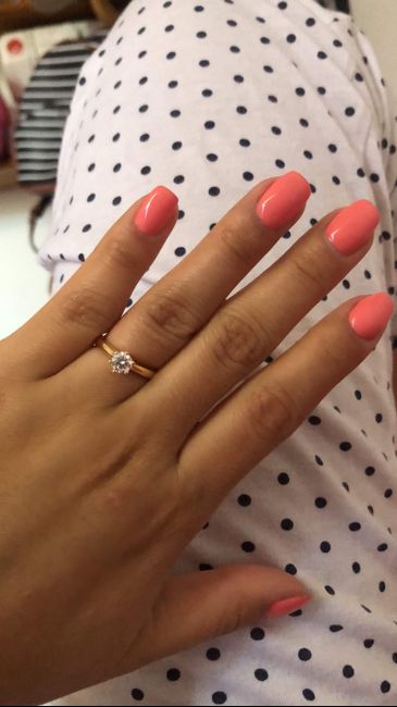 ¿De qué color tenías las uñas cuando te dieron el anillo de compromiso? - 1