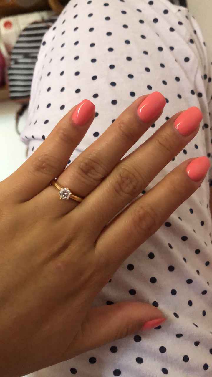 ¿De qué color tenías las uñas cuando te dieron el anillo de compromiso? - 1