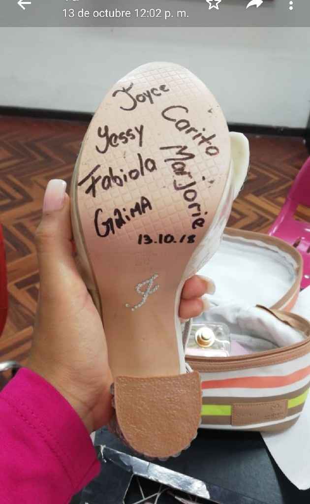 Escribir el nombre de tus amigos en los zapatos - 1