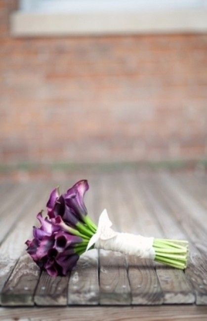 bouquet de novia morado, lila, malva