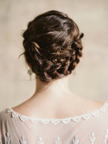 2. Recogido bajo con trenza para novia