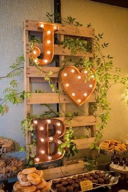 3. Letras luminosas gigantes para boda