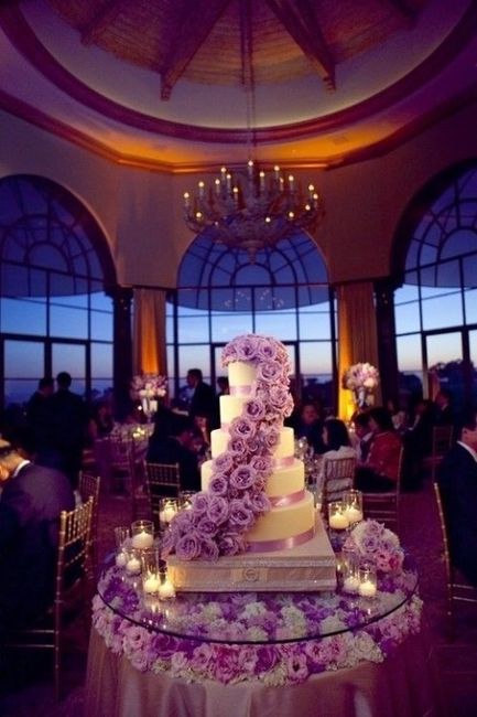 3. Cascada de flores para torta de matrimonio