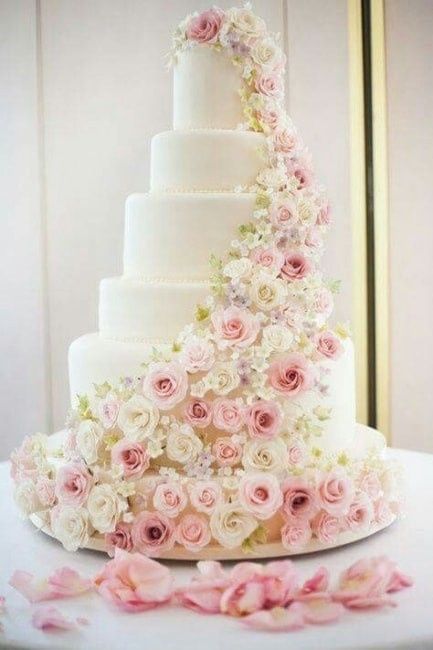1. Torta de boda con flores